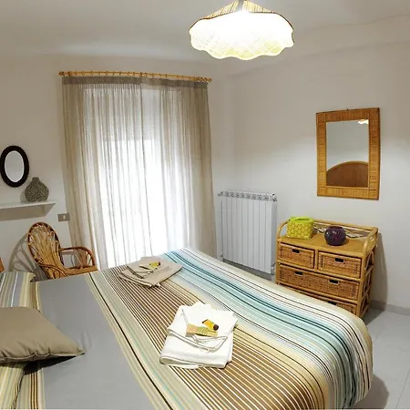 アパート La Casa Di Rocca カステル・ディ・サングロ